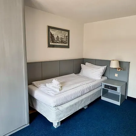 Hotell Altstadthotel 3*
